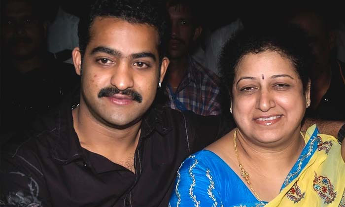  Ntr Interesting Comments On His Mother Shalini Details, Ntr,shalini, Devara, Tol-TeluguStop.com