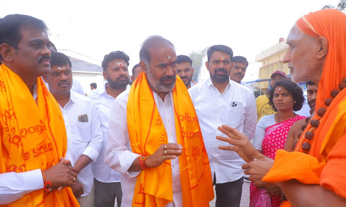  Sri Sri Sri Virupaksha Vidyaranya Swami, Hampi Presiding Officer Who Visited Raj-TeluguStop.com