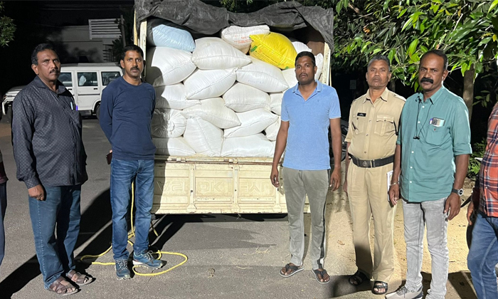  Tangallapally Task Force Police Seized 48 Quintals Of Pds Rice Being Smuggled, T-TeluguStop.com