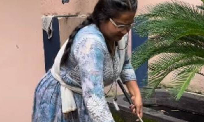  The Woman Who Caught The Lizard With Her Bare Hands Will Be Shocked To See What-TeluguStop.com