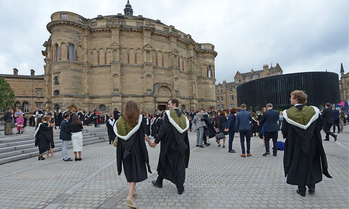  University Of Edinburgh Tells Wealthy Students To Ditch The Snobbery Details, So-TeluguStop.com