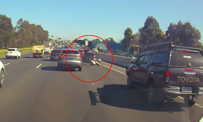  Motorcyclist Flips On Top Of Car After Crashing Into It In Australia Video Viral-TeluguStop.com