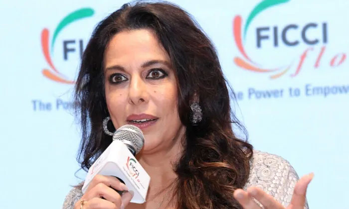  Pooja Bedi Reveals She Was Terrible Actor, Pooja Bedi, Terrible Actor, Bollywood-TeluguStop.com