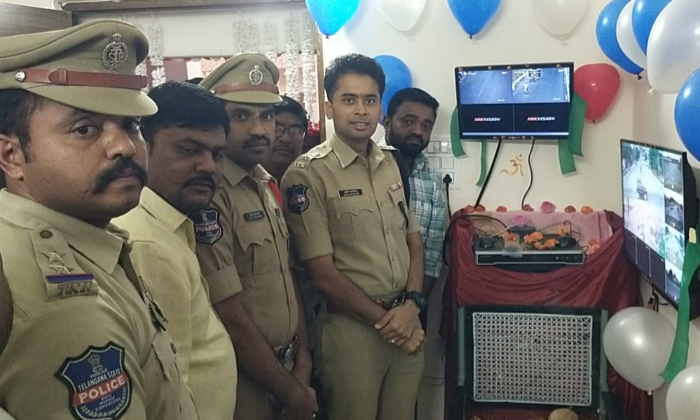  Automatic Cctv Cameras Have Been Set Up At Boinapally Mandal Kodurupaka Square,-TeluguStop.com