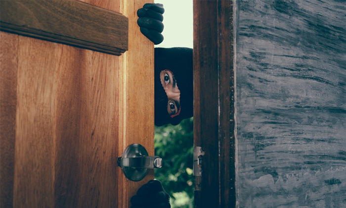  Japanese Man Arrested For Breaking Into 1000 Homes Because It Relieves Stress De-TeluguStop.com