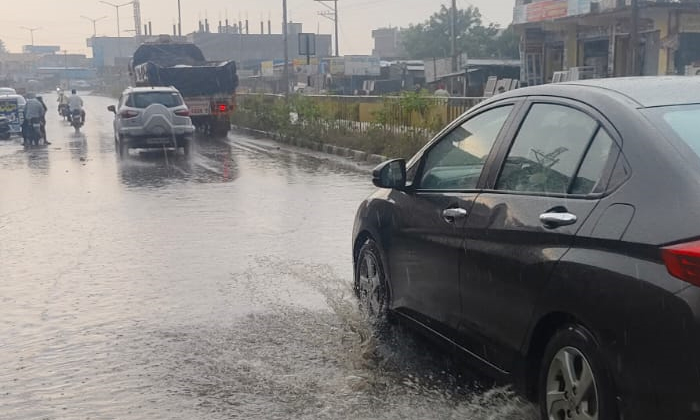  Kodada Jadcharla National Highway Waterlogged Due To Light Rain, Kodada Jadcharl-TeluguStop.com