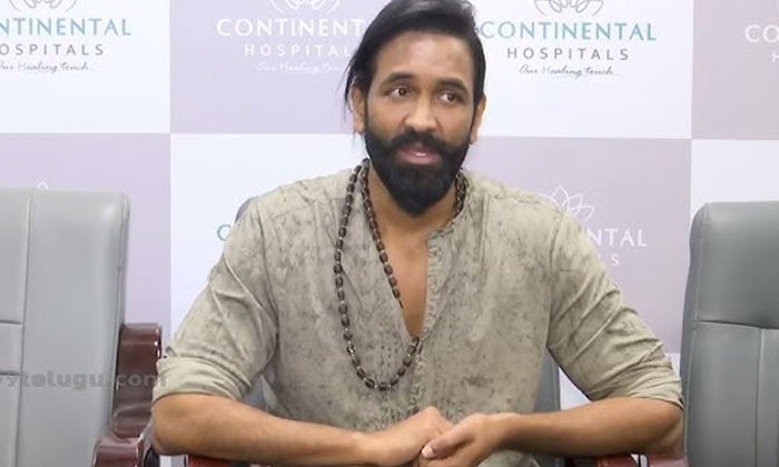  Manchu Vishnu Sensational Comments On Press Meet, Manchu Manoj,vishnu,mohan Babu-TeluguStop.com