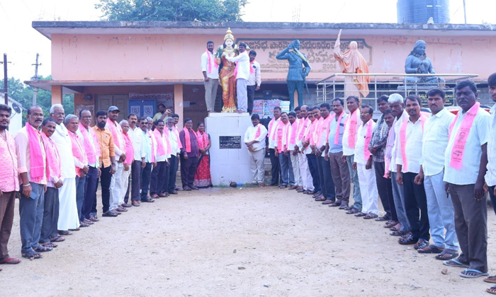  Palabhisheka To Telangana Thalli Idol, Palabhisheka ,telangana Thalli Idol, Kusu-TeluguStop.com