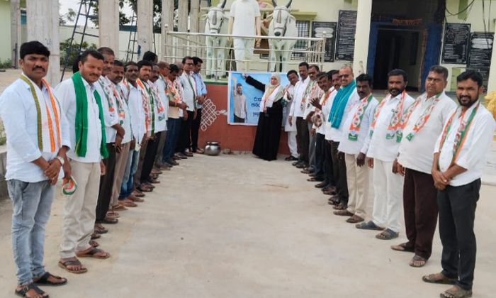  Palabhishekam For Cm Portrait, Palabhishekam ,cm Portrait, Rajanna Sircilla Dist-TeluguStop.com