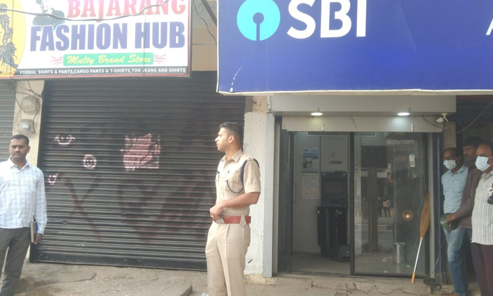  Sbi Atm Looted In Damaracharla, Sbi Atm , Damaracharla, Damacharla Sbi Atm, Sbi-TeluguStop.com