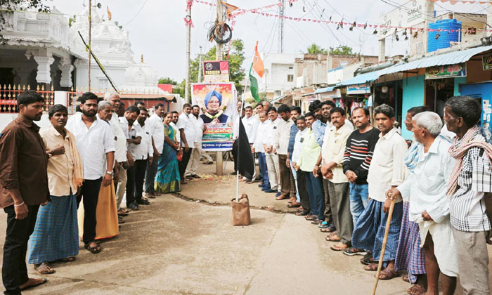 Tearful Tributes To The Former Prime Minister , Dr. Manmohan Singh , Tearful Tri Tearful Tributes To The Former Prime Minister , Dr. Manmohan Singh , Tearful Tri-TeluguStop.com