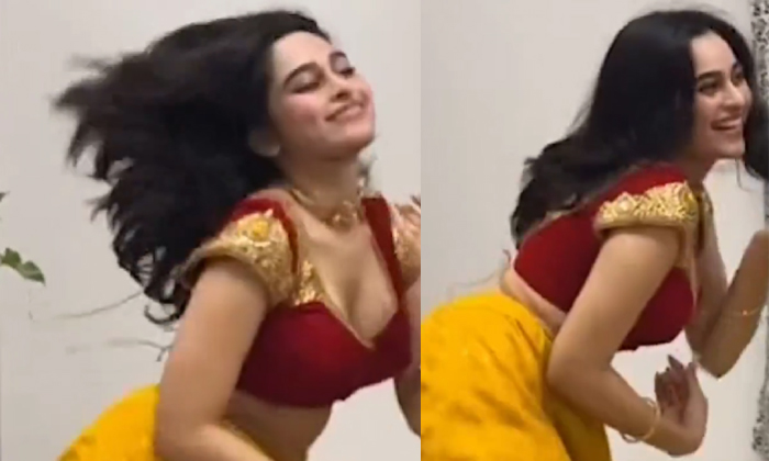  Teen Girl Mass Dance Reel Video Goes Viral Details, Girl Dance ,video Viral, Vir-TeluguStop.com