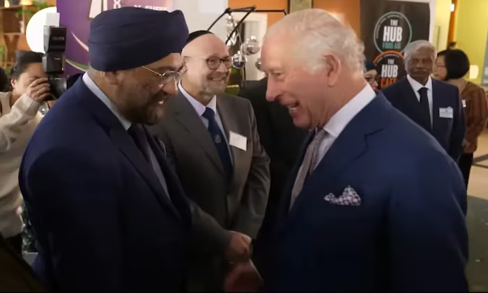  Uk Indian-origin Man Asks King Charles About His Health Details, Uk ,indian-orig-TeluguStop.com