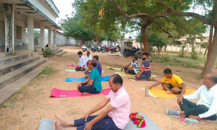  Yoga Class Started In Govt Junior College , Govt Junior College , Yoga Class Sta-TeluguStop.com