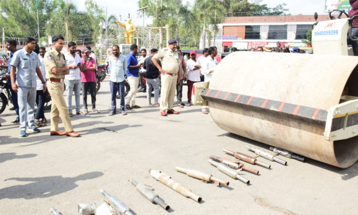  Cases Where Silencers Have Been Changed For Two-wheelers And Sirens Have Been In-TeluguStop.com