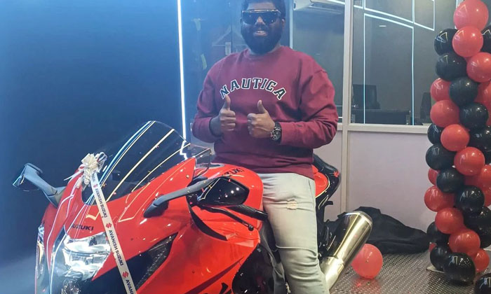  Comedian Viva Harsha Bought Suzuki Hayabusa Sports Bike Photos Goes Viral, Viva-TeluguStop.com