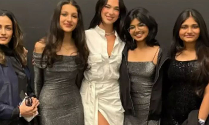 Mahesh Wife Namratha And Daughter Sitara Du Lipa Concert, Mahesh Babu, Namratha, Mahesh Wife Namratha And Daughter Sitara Du Lipa Concert, Mahesh Babu, Namratha,-TeluguStop.com