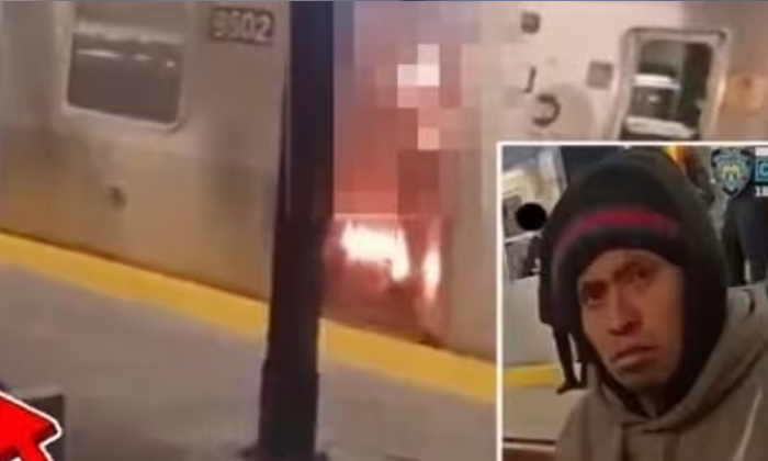  Woman Set On Fire On New York Subway, Suspect Watched Her Burn, New York, Americ-TeluguStop.com