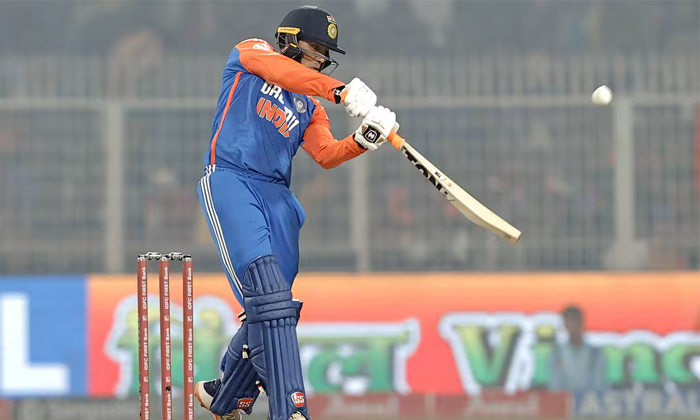  Abhishek Sharma Breaks Yuvraj Singh Sixer Record In India Vs England T20 Match D-TeluguStop.com