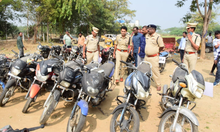  Auction Of Vehicles Which Ended Transparently In The District Police Headquarter-TeluguStop.com