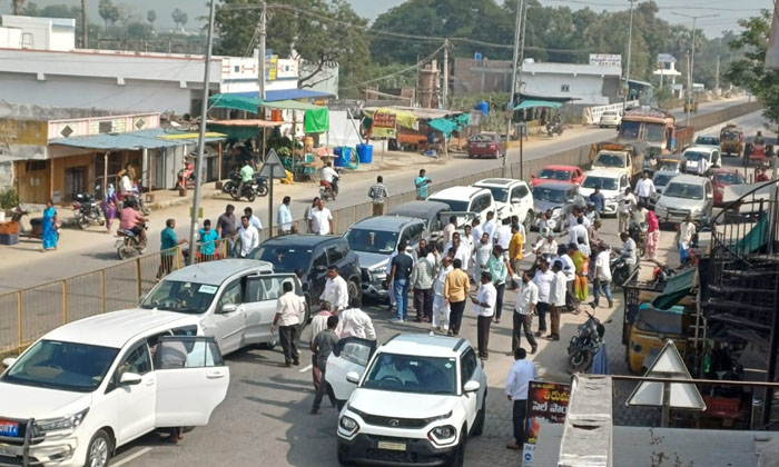  Danger To Minister Uttam's Convoy , Minister Uttam's Convoy , Minister Uttam Kum-TeluguStop.com