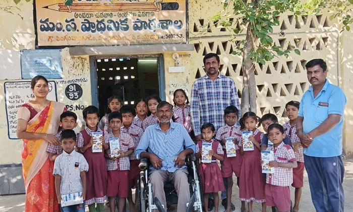  Distribution Of Milk Packets To Students Under The Auspices Of The Charitable Tr-TeluguStop.com