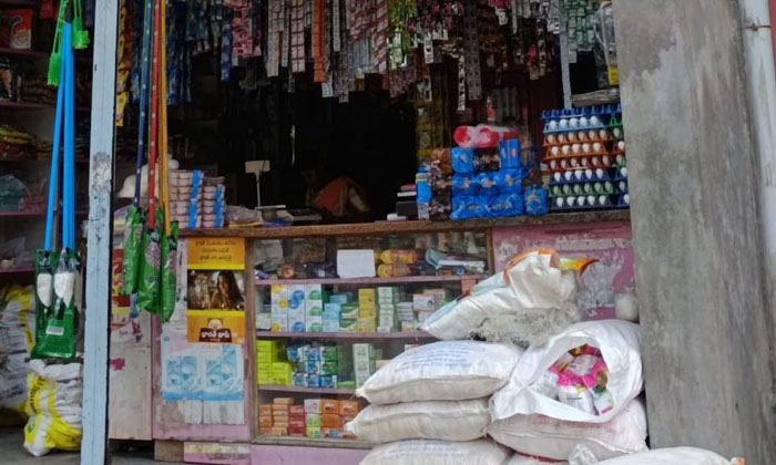  Gutka Sales In The District Center , District Center, Grocery General Store Gut-TeluguStop.com