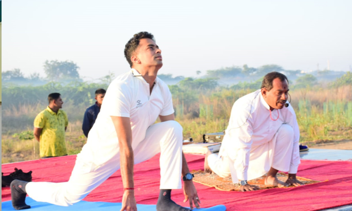  Health Can Be Maintained By Practicing Yoga Regularly District Sp Akhil Mahajan,-TeluguStop.com