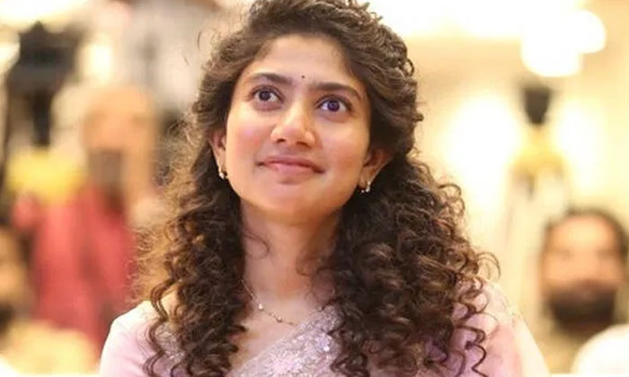  I Am Not A Rich Sai Pallavi Comments Goes Viral , Sai Pallavi, Nagachaitanya, Th-TeluguStop.com