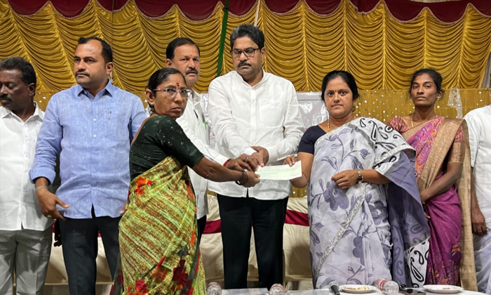 Kalyana Lakshmi Is A Boon For Girl Child Marriages, Kalyana Lakshmi , Girl Child Kalyana Lakshmi Is A Boon For Girl Child Marriages, Kalyana Lakshmi , Girl Child-TeluguStop.com