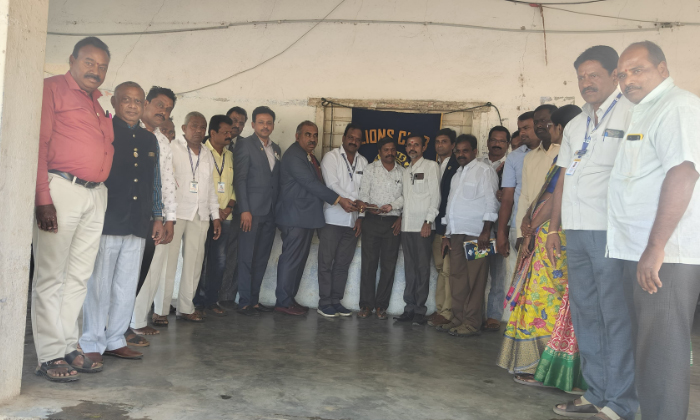  Lions Club Donates Ten Thousand Rupees For Breakfast In Junior College, Lions Cl-TeluguStop.com