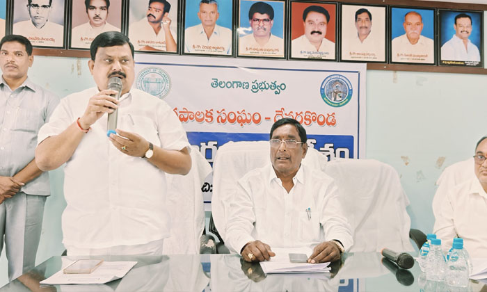  Mla Balu Naik Said That The Roads Should Be Completed In The Municipal Area , De-TeluguStop.com