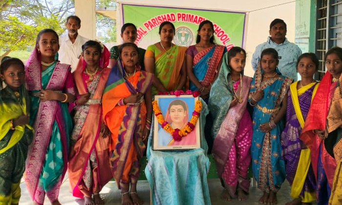  Mpps Almaspur School Celebrated Its First Ever Women Teacher Day, Mpps Almaspur-TeluguStop.com