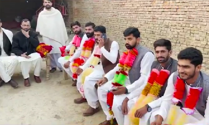  Six Brothers Marry Six Sisters In Pakistan Video Viral Details, Unusual Weddings-TeluguStop.com