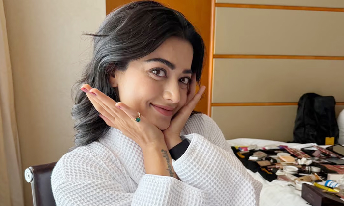  Umair Sandhu Says Rashmika Mandanna Had An Abortion Details, Rashmika, Vijay Dev-TeluguStop.com