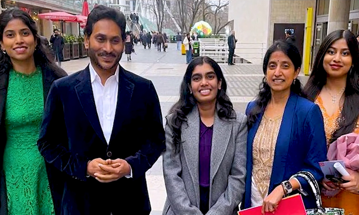  Ys Jagan Shares Joy As Daughter Graduates From Kings College London Details, Ys-TeluguStop.com