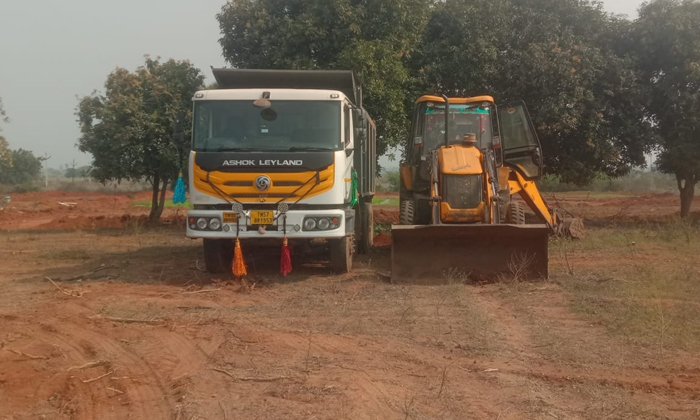  Illegal Soil Trafficking By Illegal Marks, Vemulapalli Mandal, Nalgonda District-TeluguStop.com