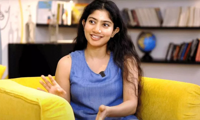  Sai Pallavi Comments Public Photos Details, Sai Pallavi, Sai Pallavi Public Phot-TeluguStop.com