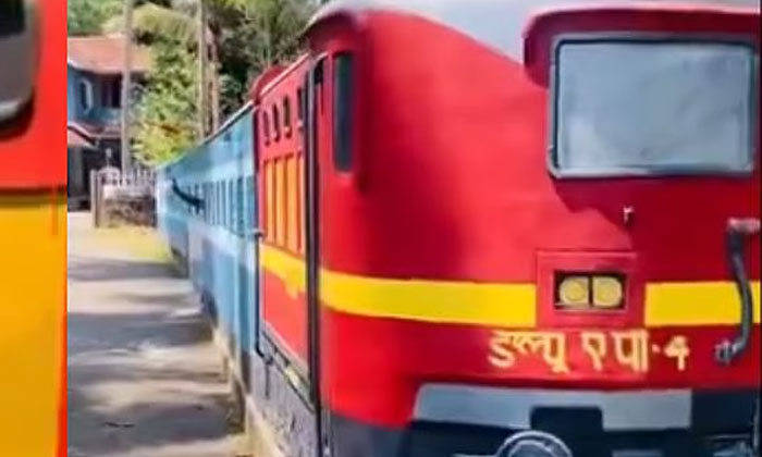  A Strange House Like A Train Bogie In Kerala, Kerala Train House, Unique House D-TeluguStop.com