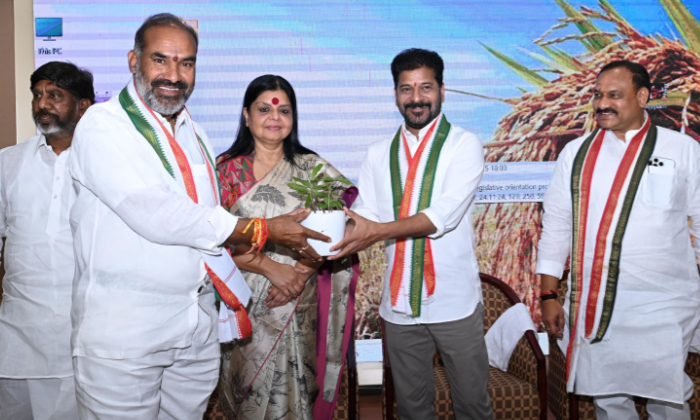 Government Whip Who Participated In The Clp Meeting, Government Whip , Clp Meeti Government Whip Who Participated In The Clp Meeting, Government Whip , Clp Meeti-TeluguStop.com