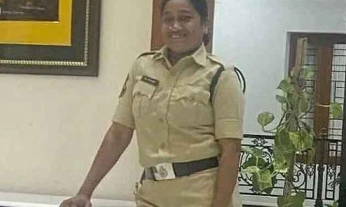 Female Constable Commits Suicide, , Female Constable, Female Constable Suicide, Female Constable Commits Suicide, , Female Constable, Female Constable Suicide,-TeluguStop.com