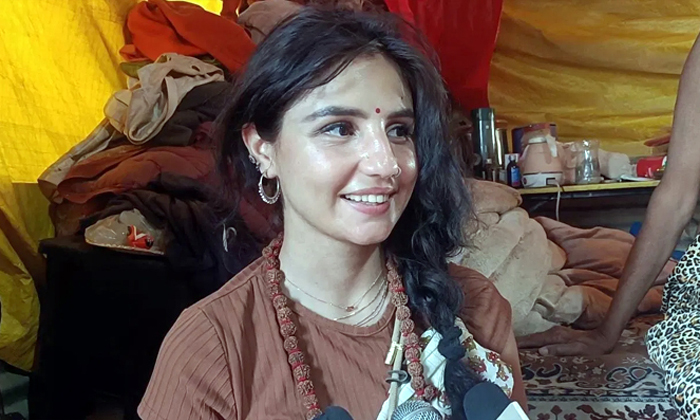 Russian Girl Izra Spiritual Journey At Mahakumbh 2025 Viral Details, Mahakumbh 2 Russian Girl Izra Spiritual Journey At Mahakumbh 2025 Viral Details, Mahakumbh 2-TeluguStop.com