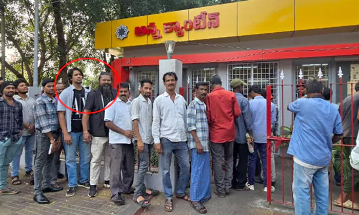  Thala Movie Team Amma Rajasekhar Ragin Raj Had Lunch In Visakhapatnam Anna Cante-TeluguStop.com