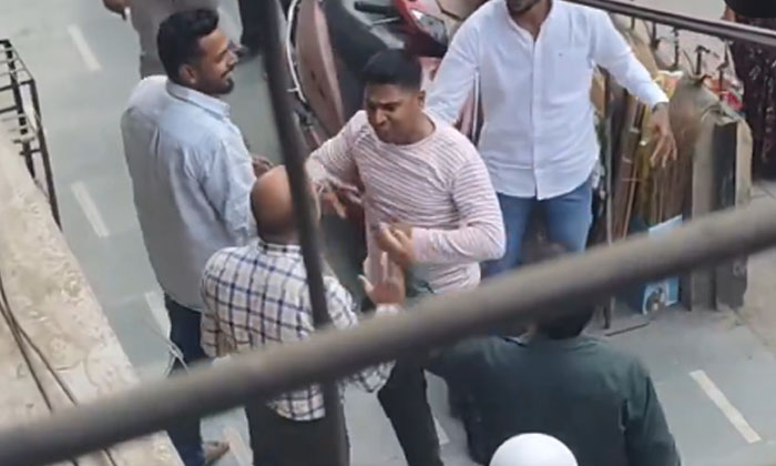  Watch What Happened After The Dog's Entry Into The Scene During The Drunken Atta-TeluguStop.com