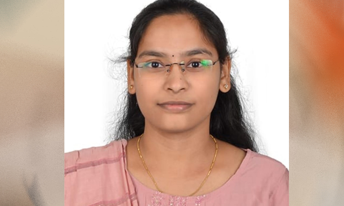 Alli Keerthana, A Villager From Boyagudem, Was Selected For Group-1, Group-1,all Alli Keerthana, A Villager From Boyagudem, Was Selected For Group-1, Group-1,all-TeluguStop.com