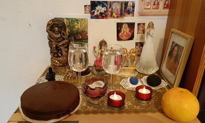  See What Happened Next When The Foreign Lady Offered Chocolate Cake To Lord Gane-TeluguStop.com