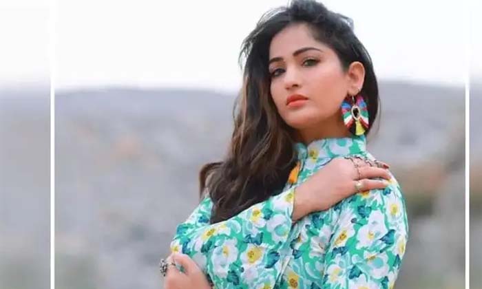 Telugu Actressmadhavi, Alekhyachitti, Madhavi Latha, Trolls, Youtubers-Telugu To