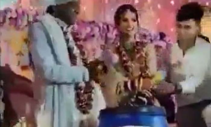Wedding Gift Prank, Blue Drum Gift, Funny Wedding Gift, Viral Wedding Video, Bri Wedding Gift Prank, Blue Drum Gift, Funny Wedding Gift, Viral Wedding Video, Bri-TeluguStop.com